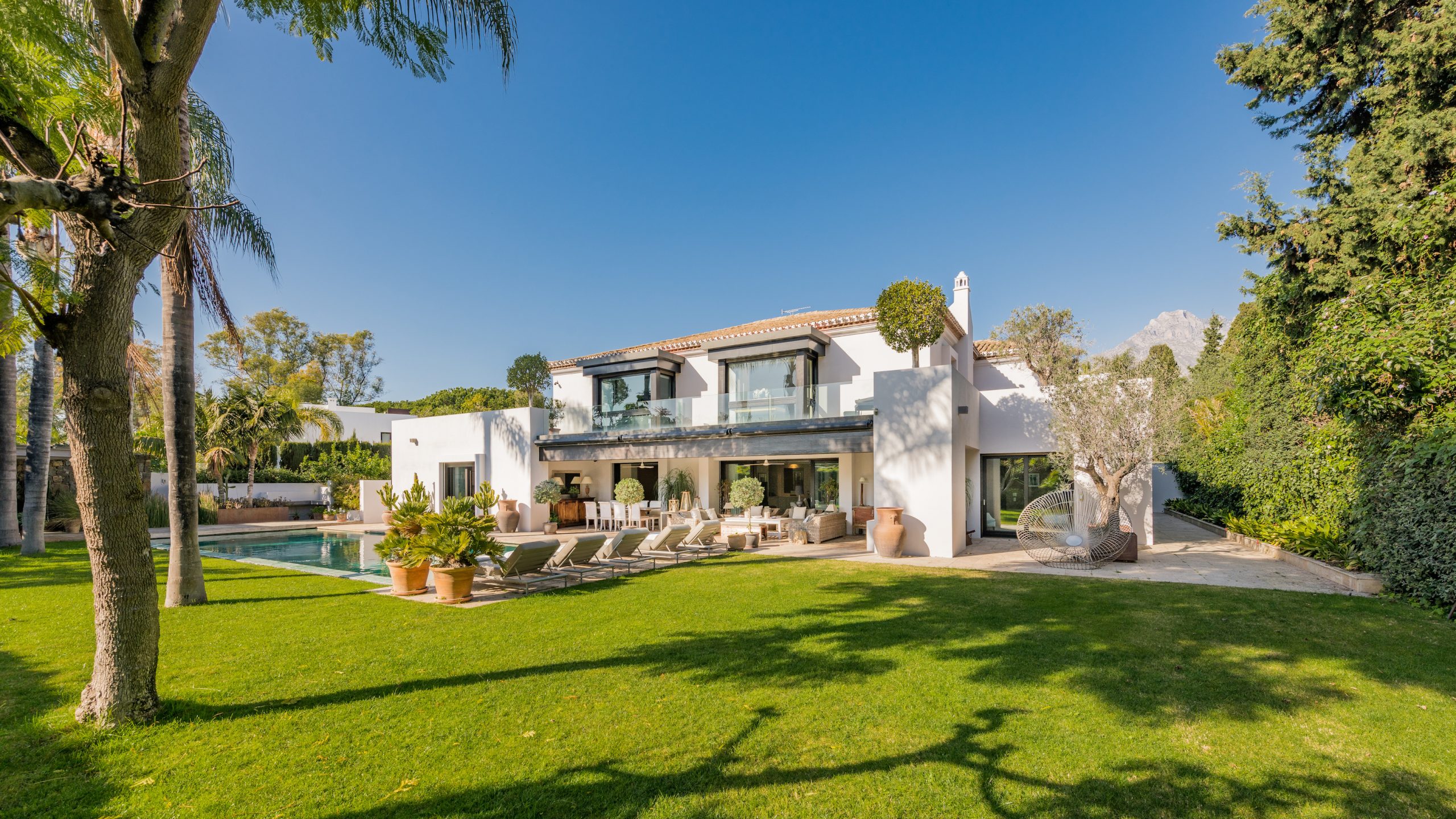 Modern Mediterranean chic in Las Torres de Marbella Club, Golden Mile ...