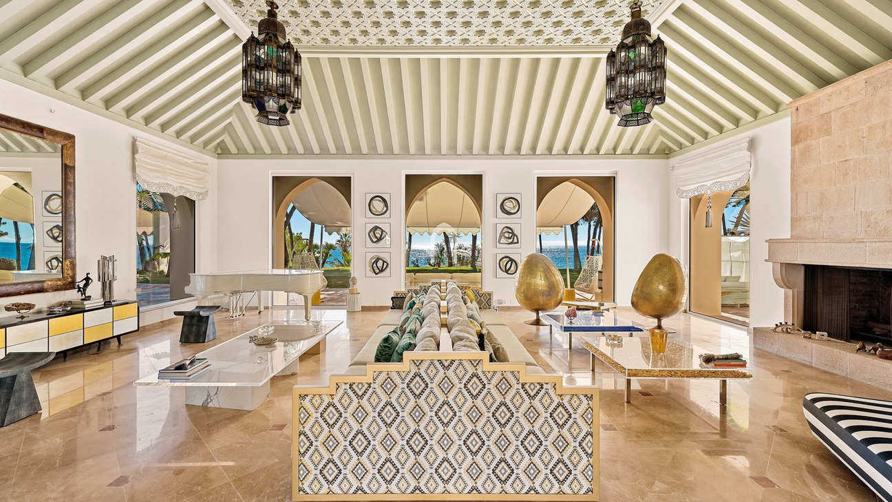 Beachfront villa in Casablanca 