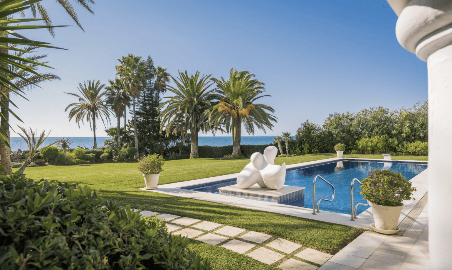 Frontline beach villa in Los Monteros 